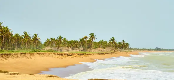 Designing a public-private financing mechanism for reducing coastal erosion